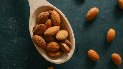 تصویر 3 از بادام درختی با پوست تازه و درجه یک